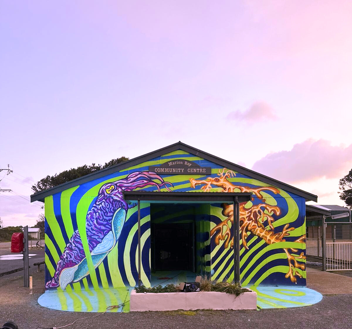 Community mural urges federal action amid algae bloom catastrophe